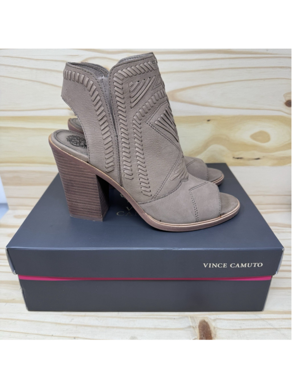 Vince Camuto Booties Peep Toe Heeled Leather Tan Geometric Design Size 10M